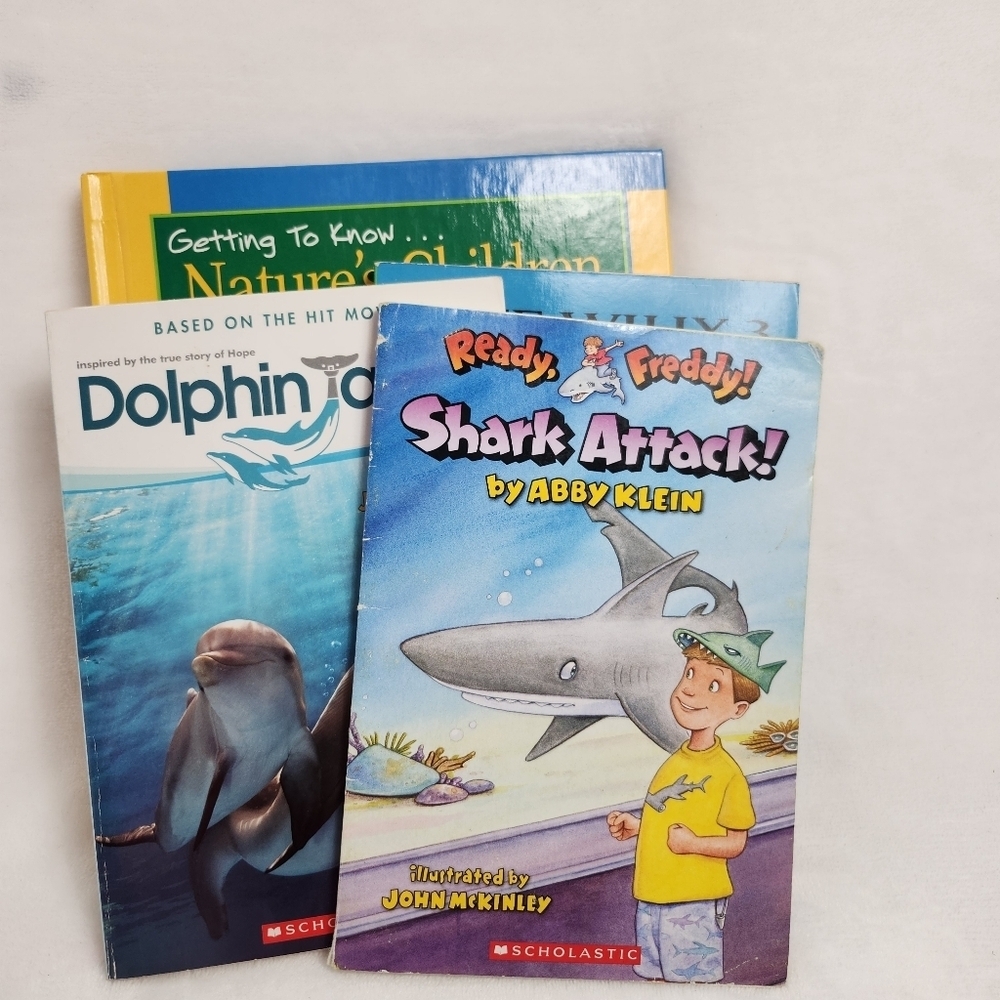 Bundle Of 4 Books:Free Willy 3 Dolphin Tale 2 Shark Attack Crocodiles